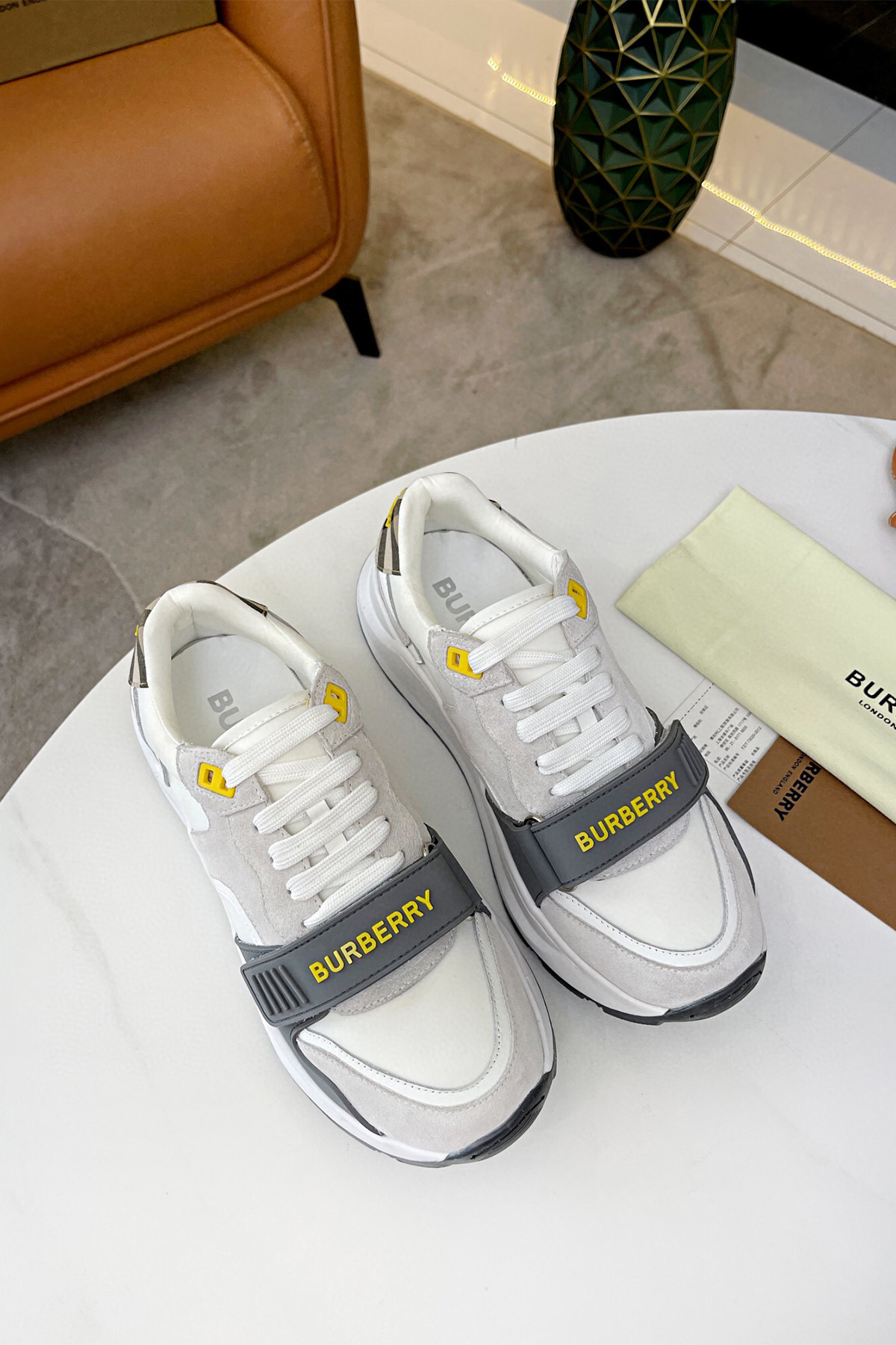 Burberry, Women's Sneaker, Grey - Afbeelding 2