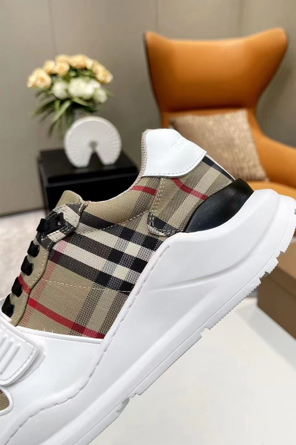Burberry, Women's Sneaker, Camel - Afbeelding 2