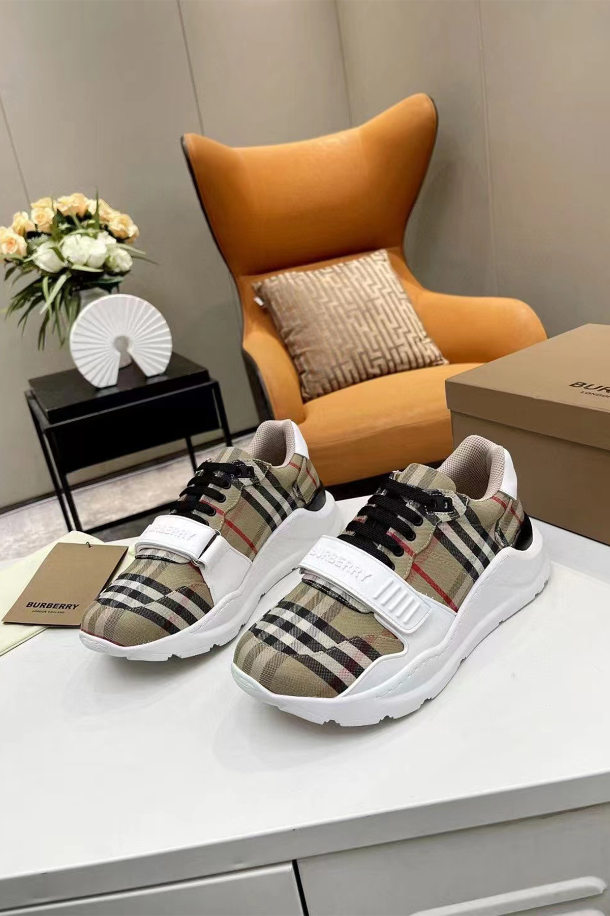 Burberry, Women's Sneaker, Camel - Afbeelding 3