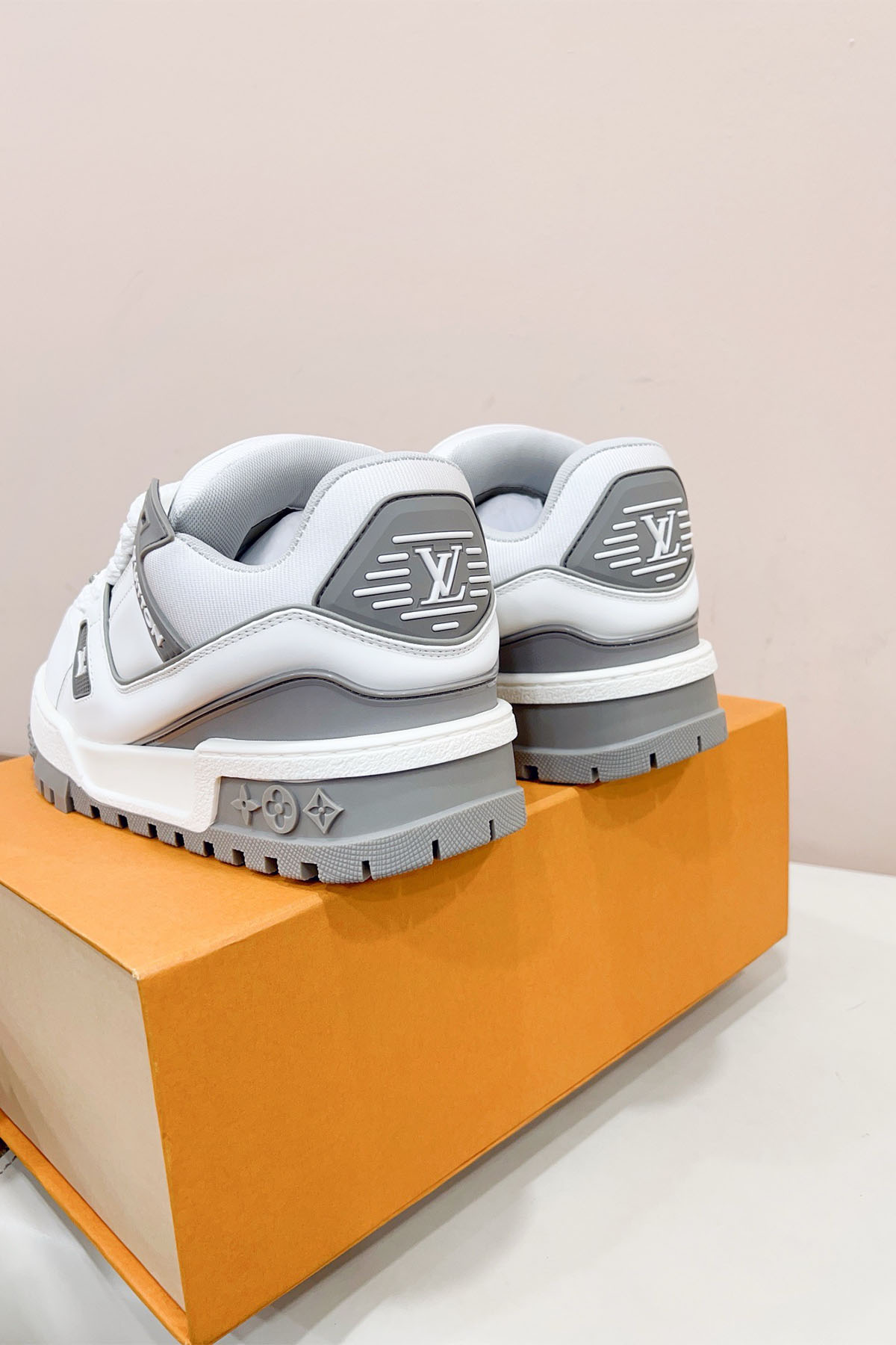 Louis Vuitton, Women's Sneaker, White - Afbeelding 2