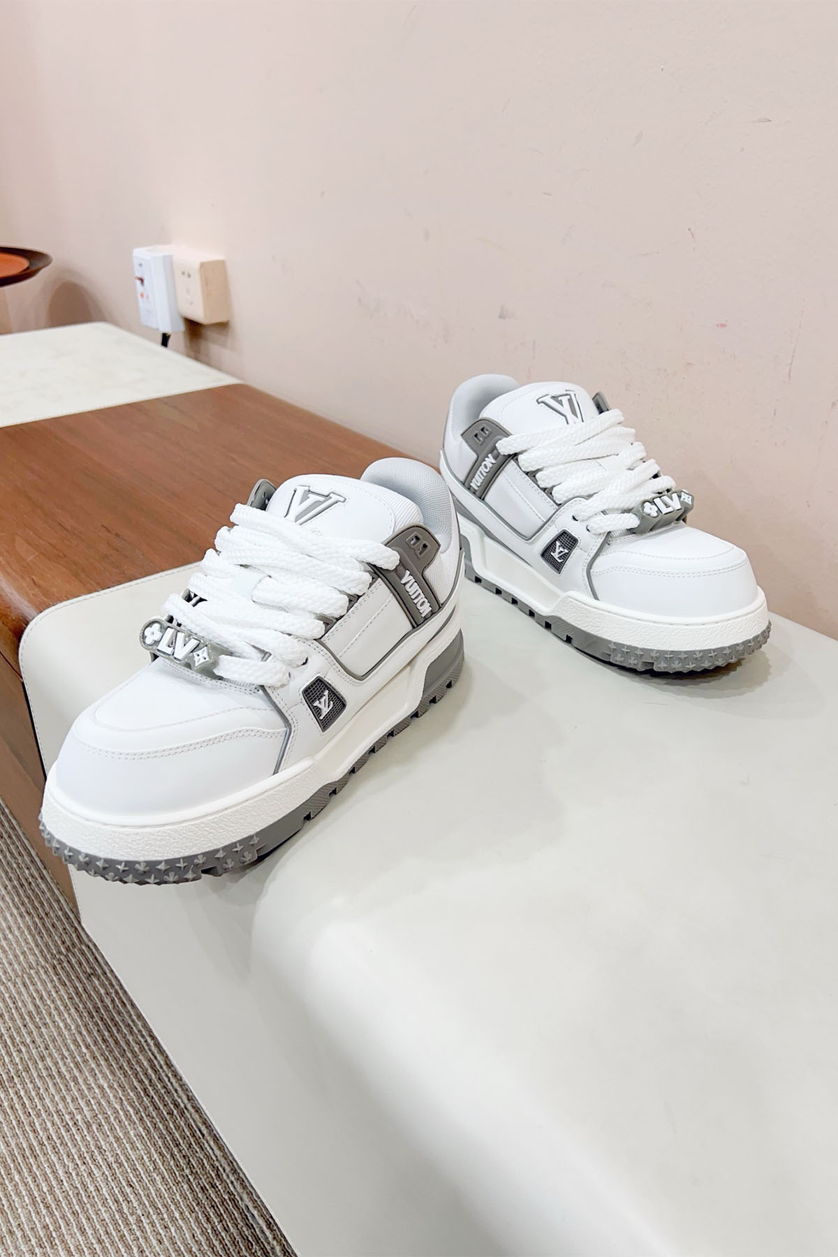 Louis Vuitton, Women's Sneaker, White - Afbeelding 7