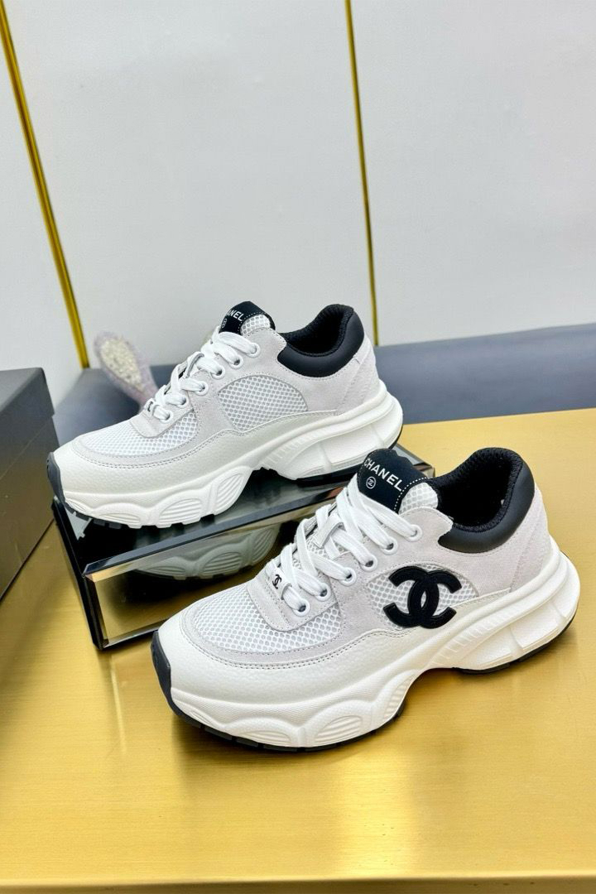 Chanel, Women's Sneaker, White - Afbeelding 2