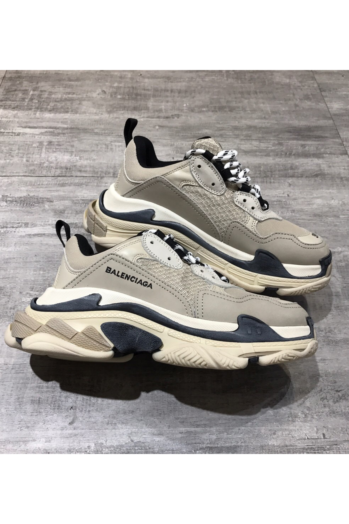 Balenciaga, Triple S, Women's Sneaker, Beige - Afbeelding 4