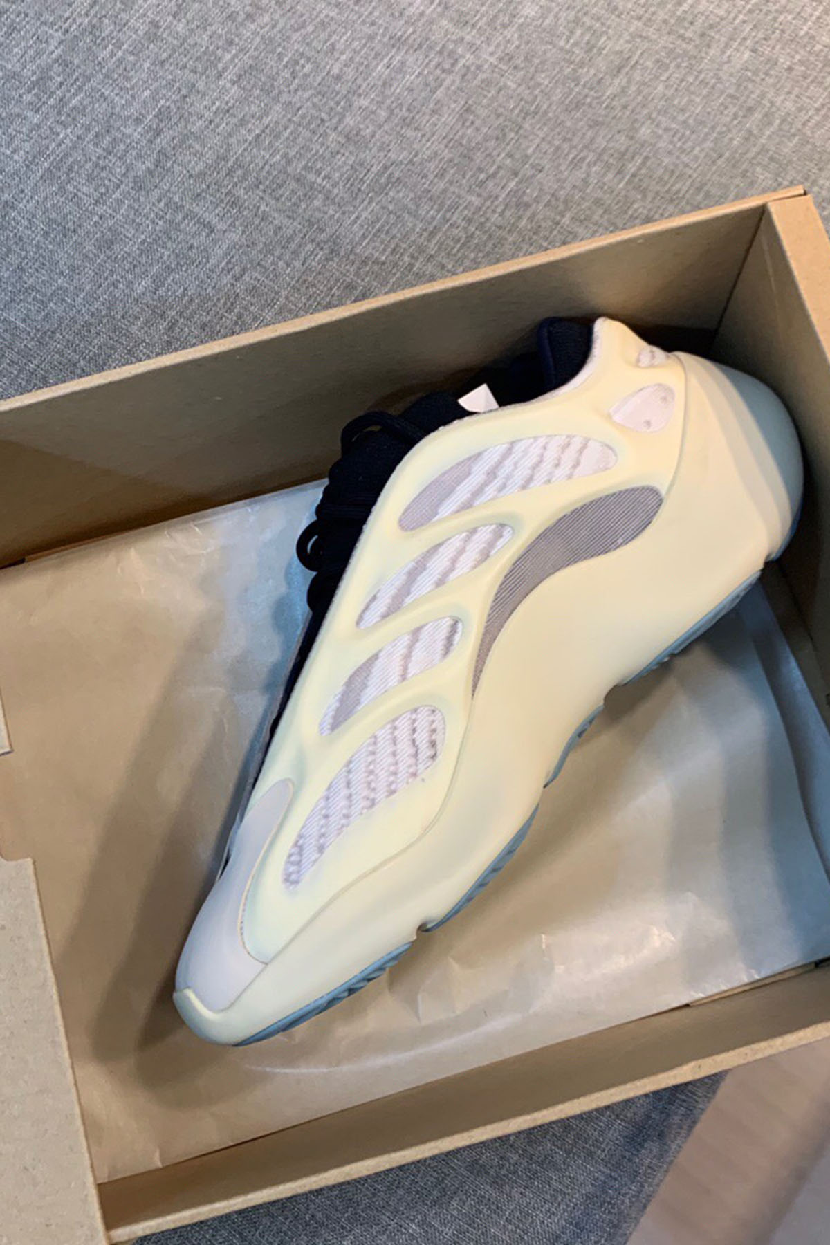 Adidas, Yeezy 700 V3, Women's Sneaker, White - Afbeelding 2