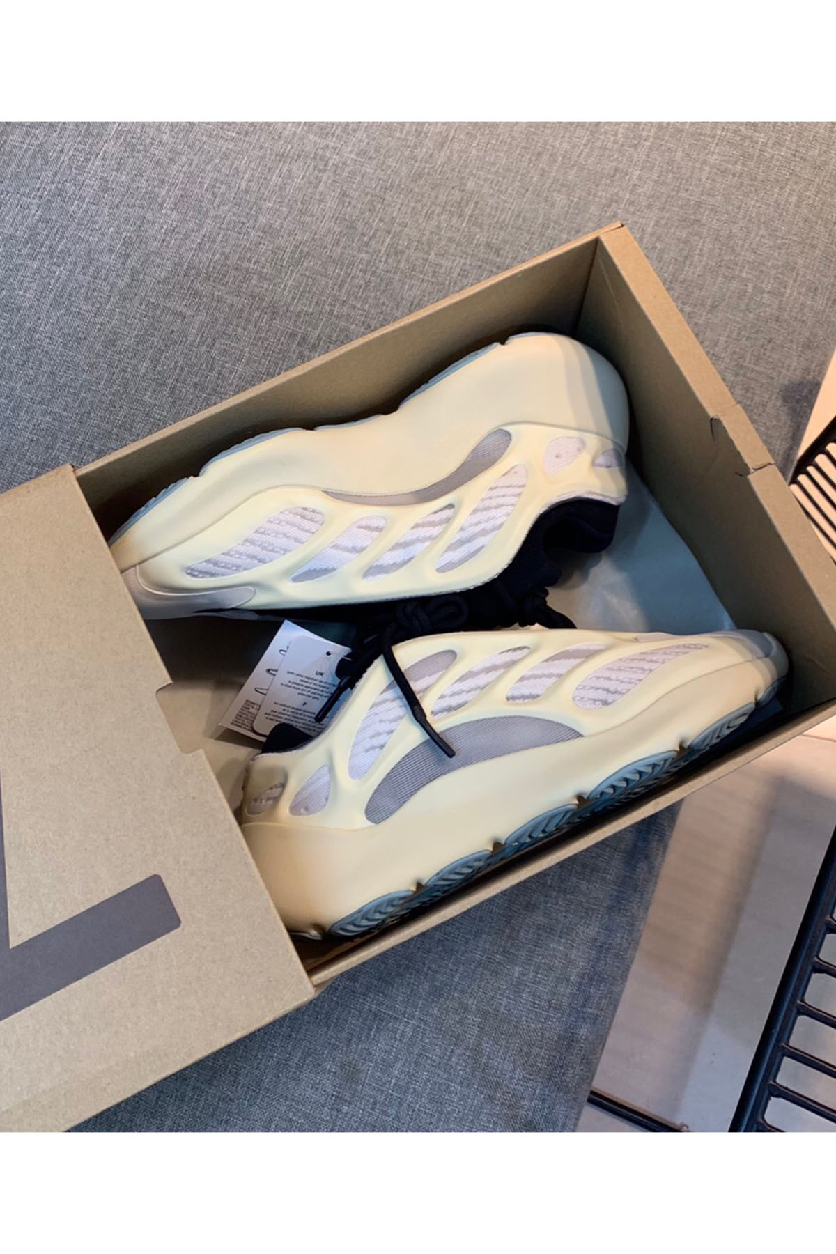 Adidas, Yeezy 700 V3, Women's Sneaker, White - Afbeelding 3