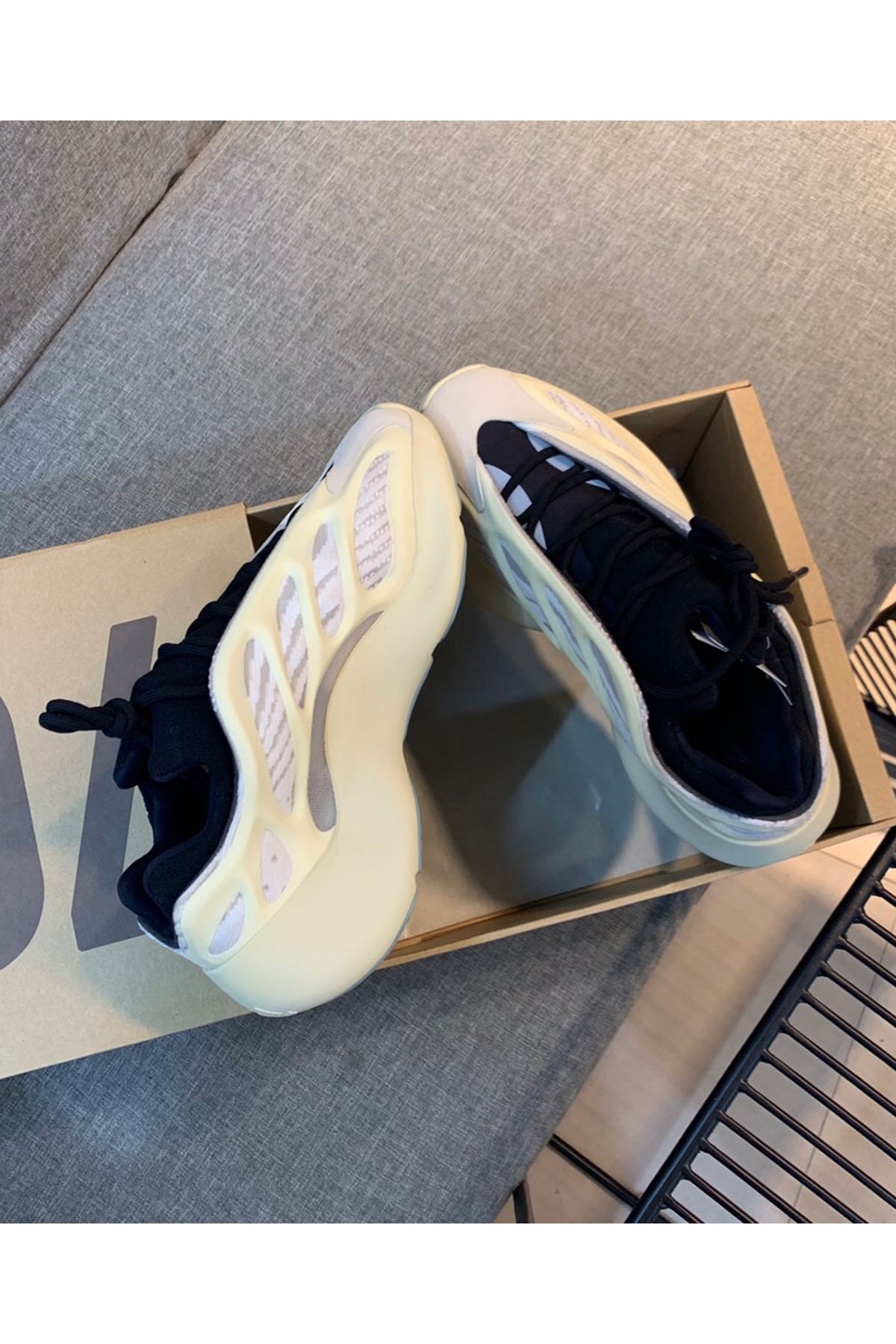 Adidas, Yeezy 700 V3, Women's Sneaker, White - Afbeelding 4