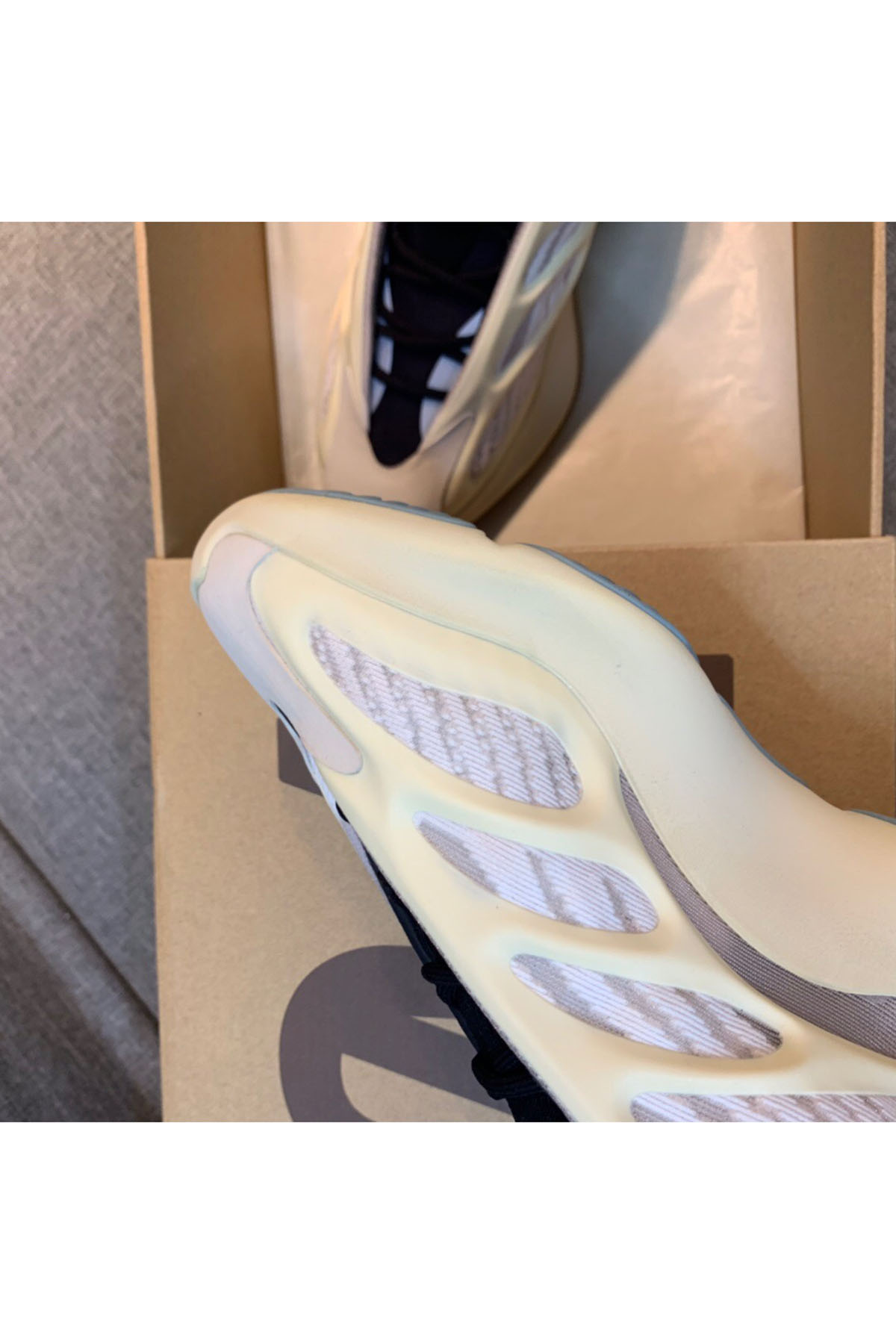Adidas, Yeezy 700 V3, Women's Sneaker, White - Afbeelding 8